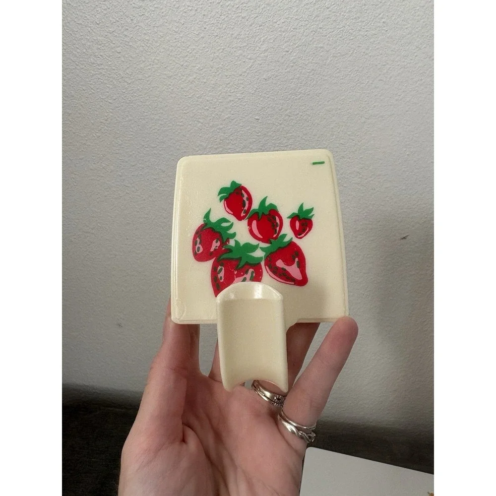 Vintage Vintage Strawberry Decal Pair Wall Farmhouse Kitchen Decor‎